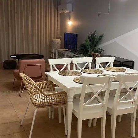 Ponta Grande 29 * Αλμπουφέιρα